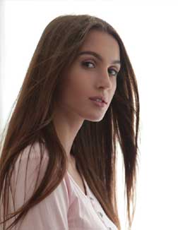 hena 22 year female call girls in Dwarka