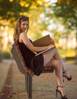 usha 22 year female call girls in Dwarka